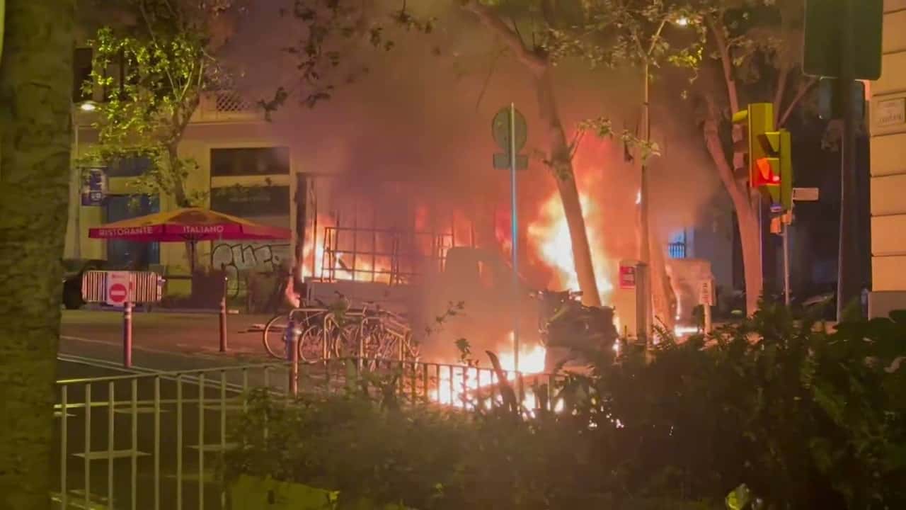 В Барселоне за одну ночь сожгли 14 автомобилей