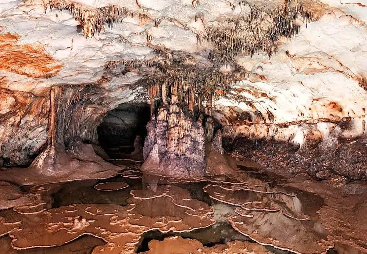 Пещера Cova de les Dones