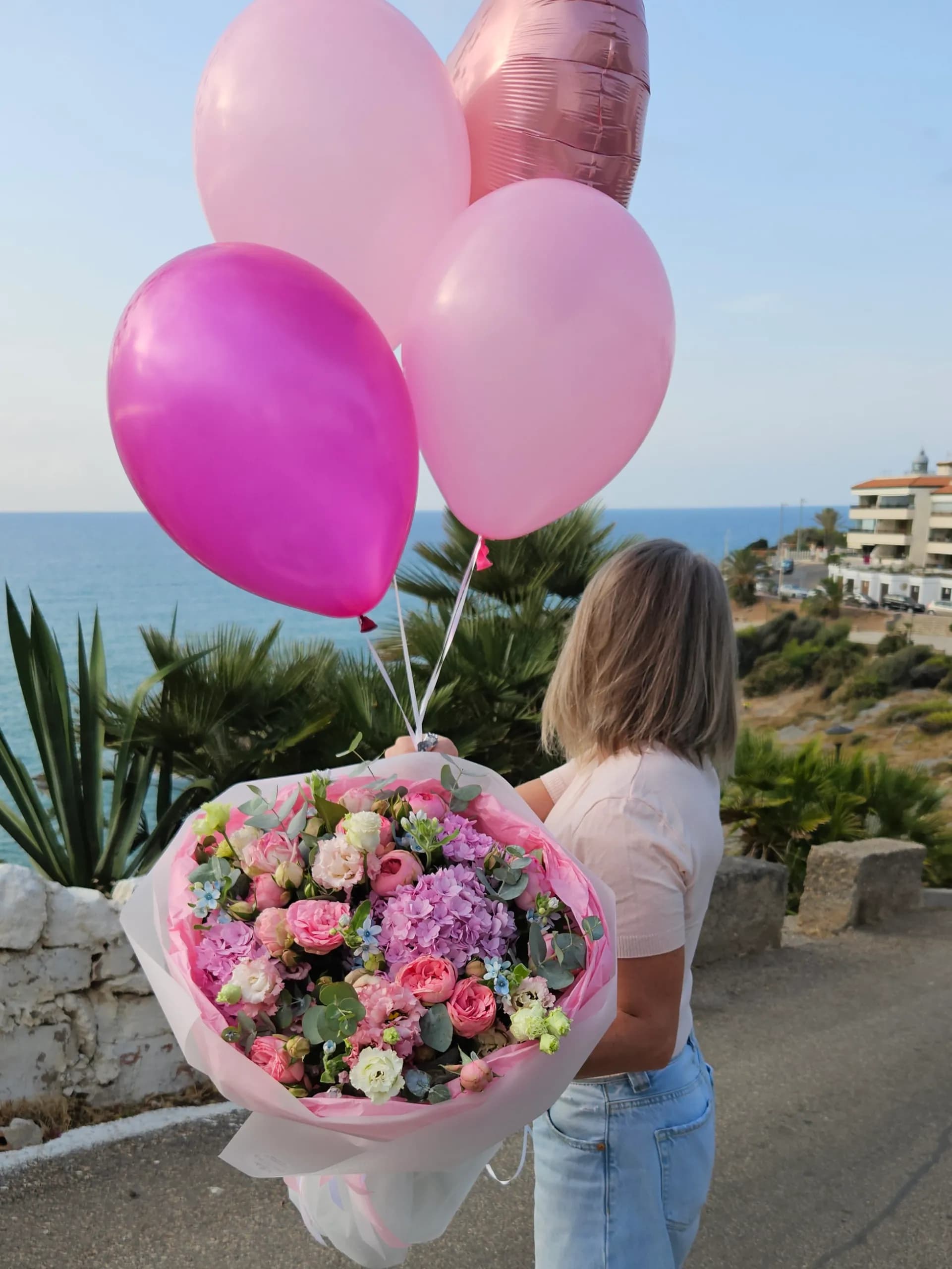 Florist & Decorator 