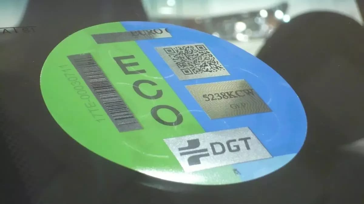 Наклейка ECO на лобовой стекле