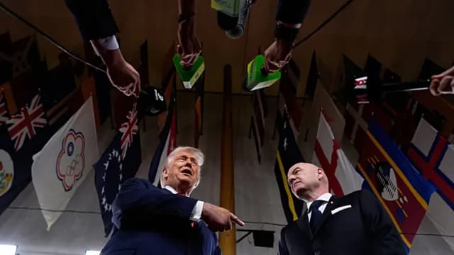 Президент ФИФА Джанни Инфантино и президент США Дональд Трамп в Центре Кеннеди в Вашингтоне, 5 декабря 2025 года
