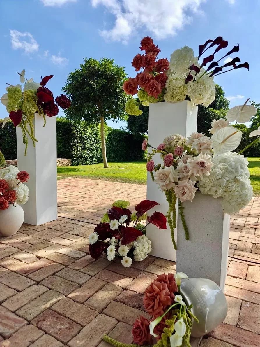Florist & Decorator 