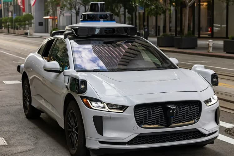 До конца 2026 года Uber запустит в Мадриде роботакси