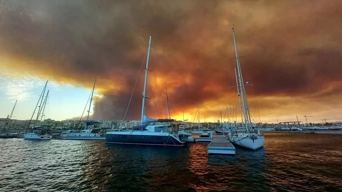 Огонь видно из порта Горруче
