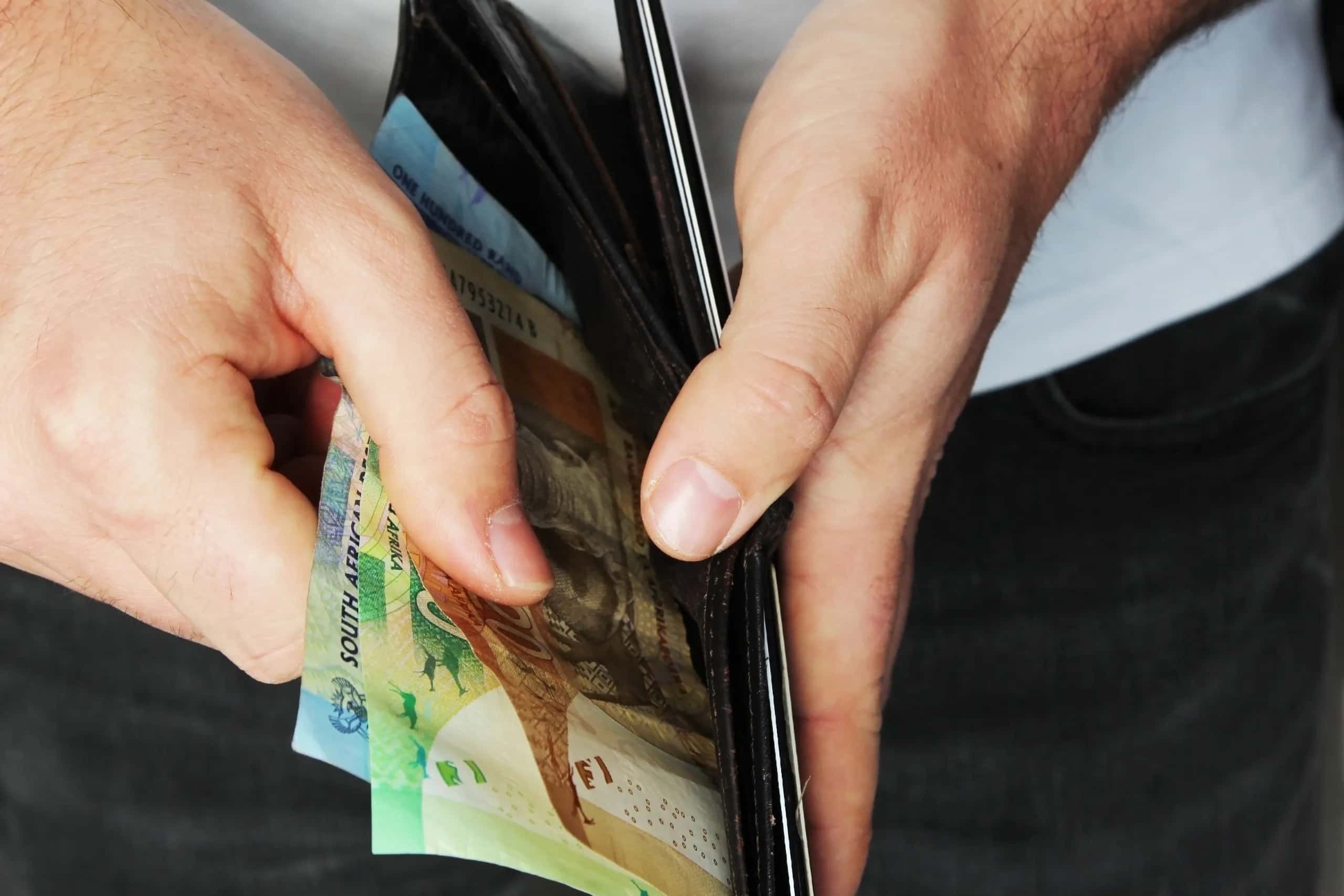 В Испании рекордно выросла средняя зарплата, но инфляция ее догнала
