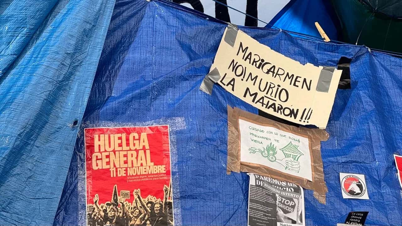 В палатки участников протеста в центре Мадрида подселяются бездомные