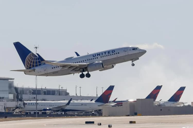 Самолет компании United Airlines